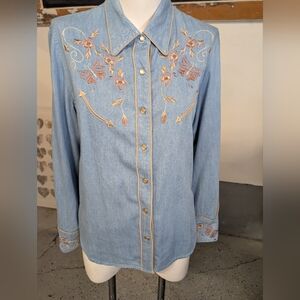 Scully Embroidered Light Blue Denim Ladies Western Snap Buttons Detail Cuff Sz L